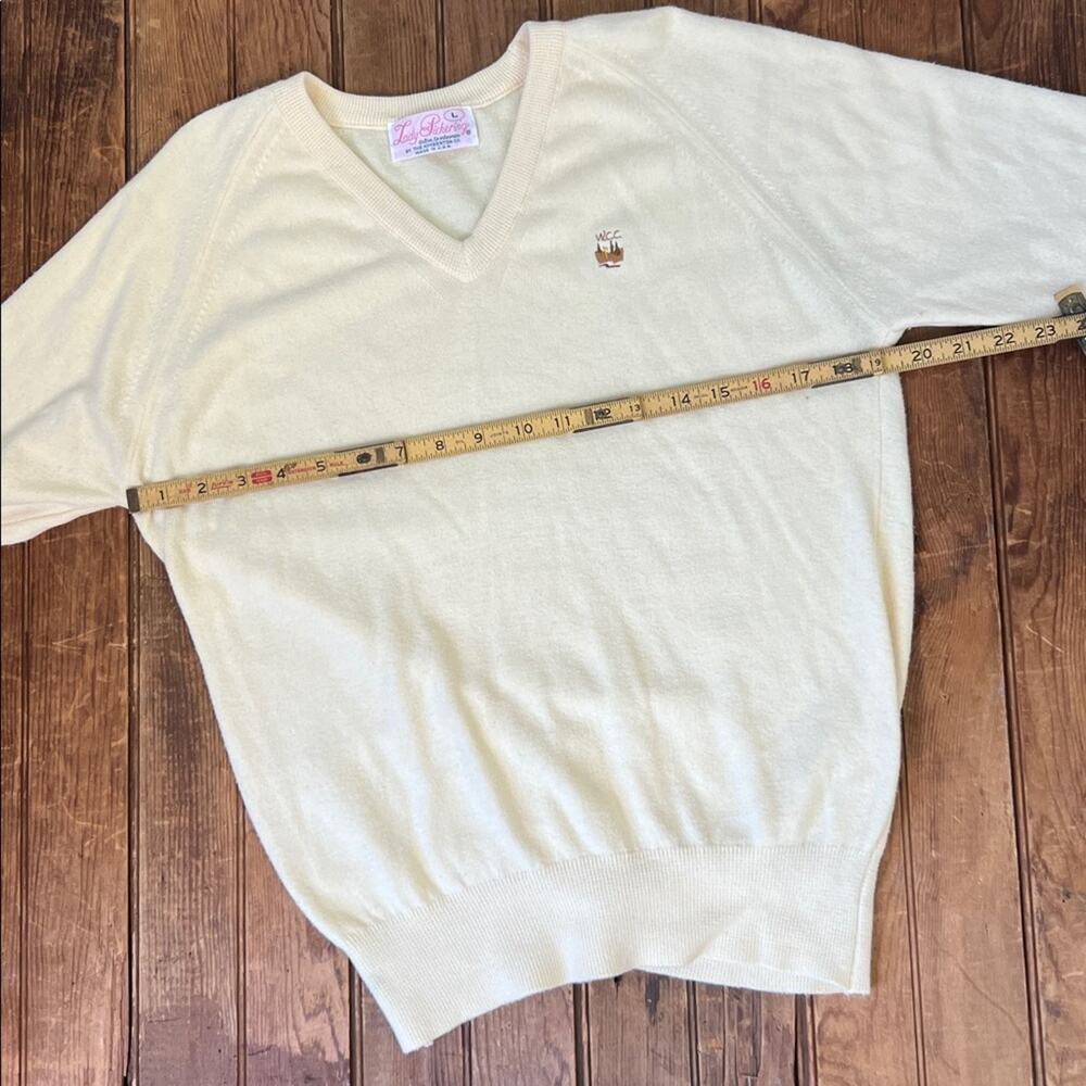 Vintage 1980s Women's preppie sweater yellow W country club V -Neck - Picture 3 of 5